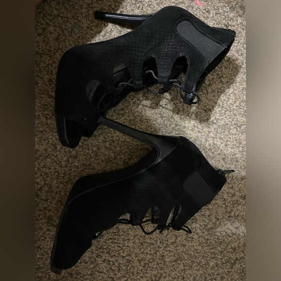 Jennifer Lopez heels. Size 8. - Picture 3 of 6